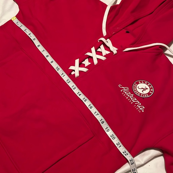 Champions athleticwear unisex Hoodie, Alabama Crimson Tide valued at $80. - Picture 4 of 9